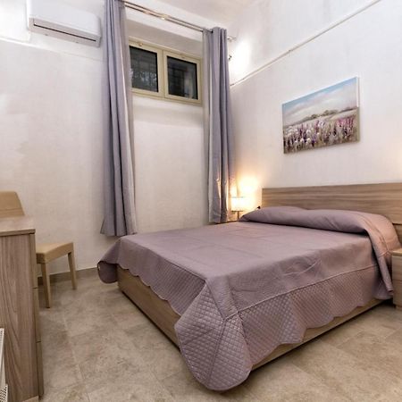 Garden House: Apartments And Rooms For Holidays Palermo Exteriör bild