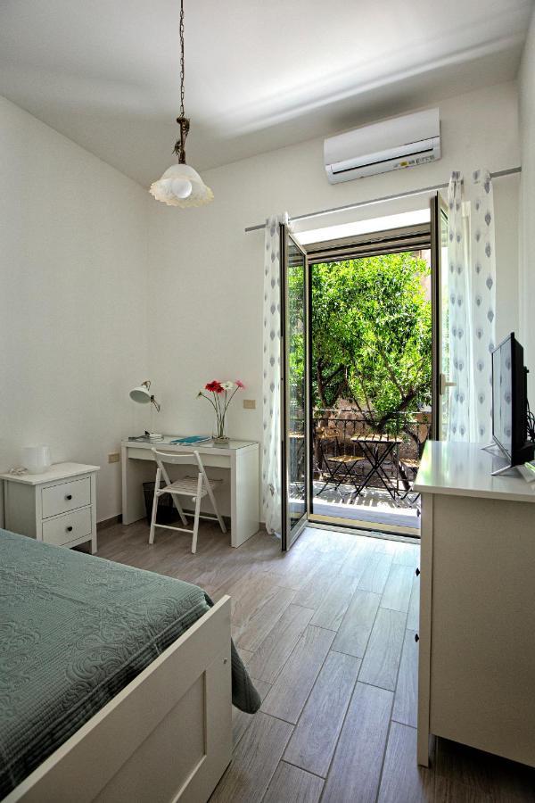 Garden House: Apartments And Rooms For Holidays Palermo Exteriör bild