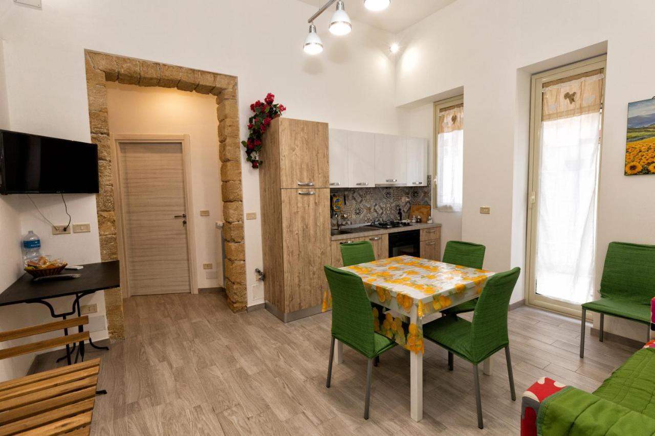 Garden House: Apartments And Rooms For Holidays Palermo Exteriör bild